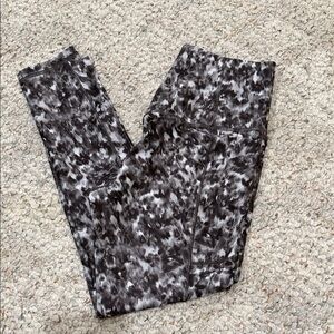 Athleta Salutation 7/8 pocket leggings